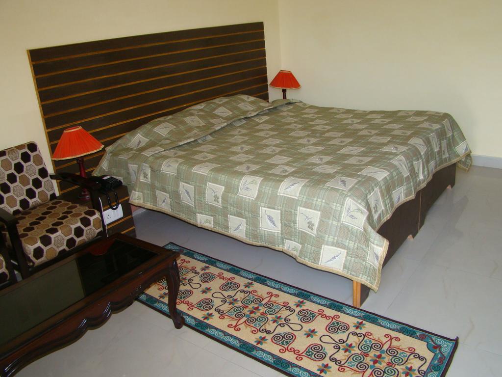 Munish Resorts Mandi Habitación foto