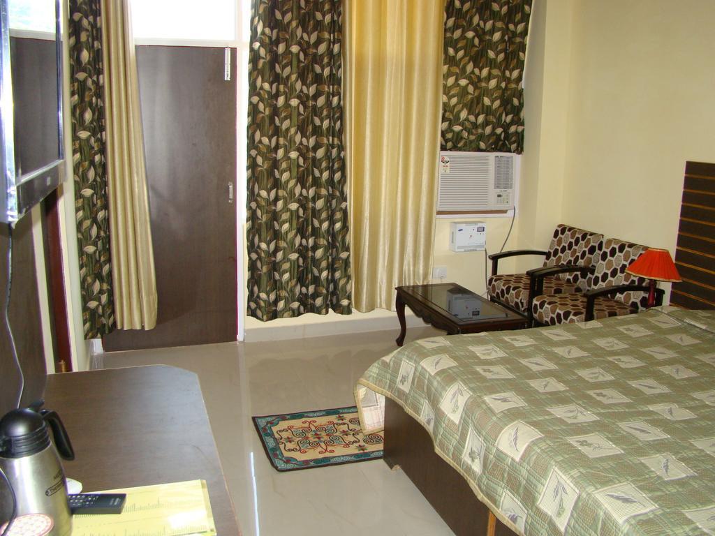 Munish Resorts Mandi Habitación foto
